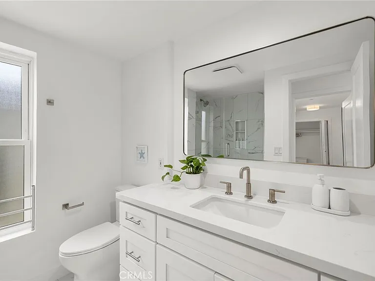 1045 Gaviota Dr #B — Photo 17