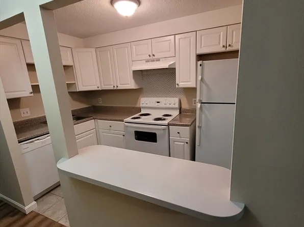 180 Main St APT A1, Bridgewater, MA 02324