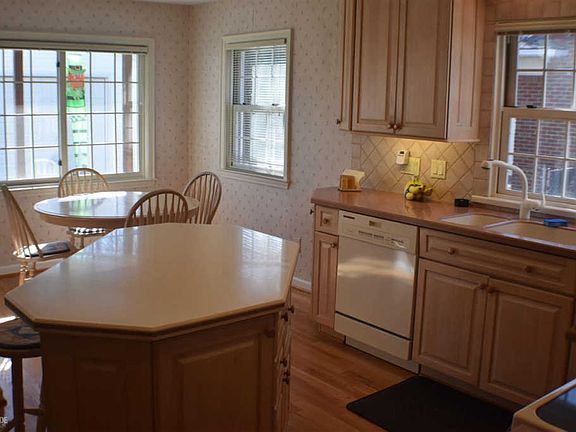 5th image of 19964 W Emory Ct