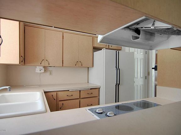 4th image of 320 N Laila Dr