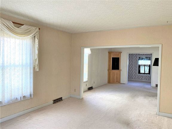 3rd image of 718 Hancock St