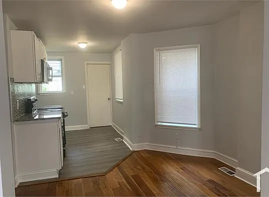 4854 Brown St — Photo 5