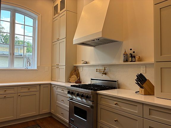 2nd image of 1331 C St NE