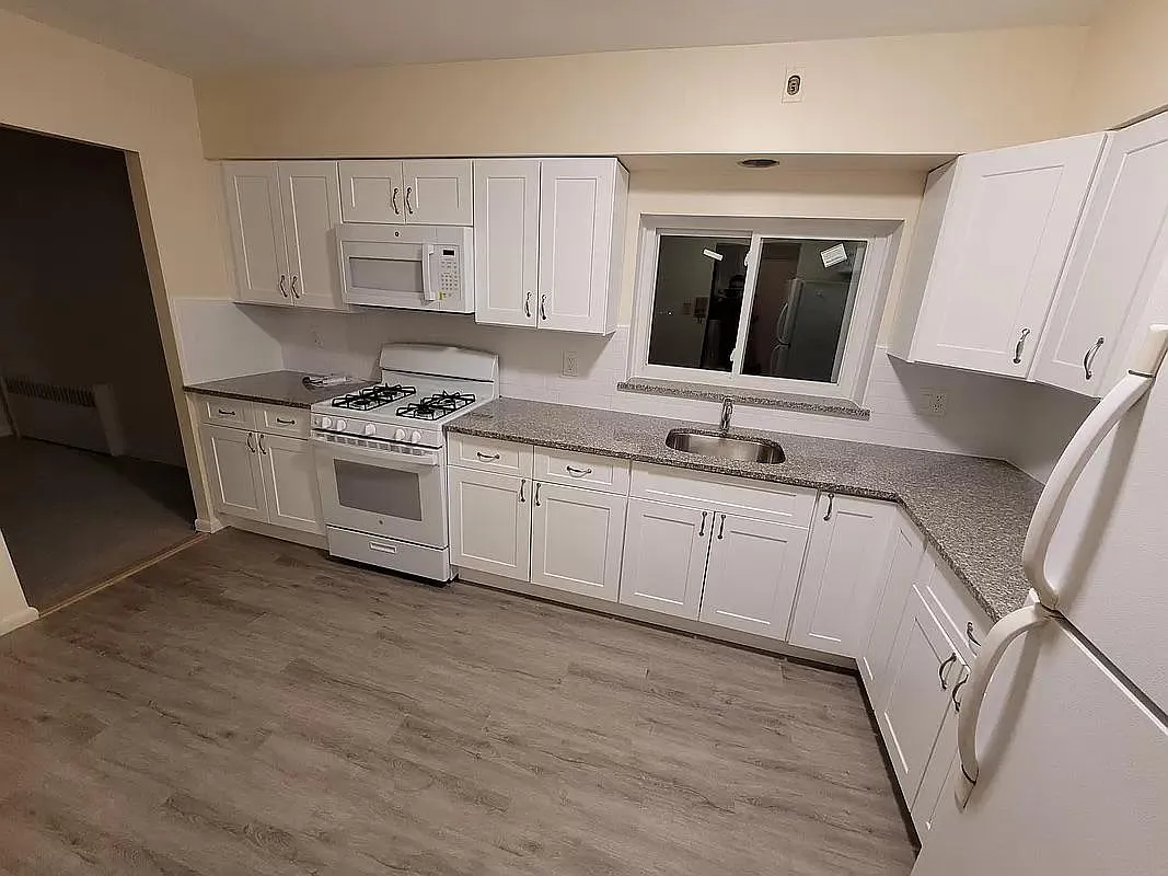 3 bed, 1.5 bath, 1000 sqft, $2,595 — Photo 1