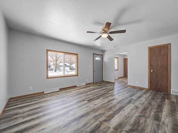 3rd image of 2541 Stella St