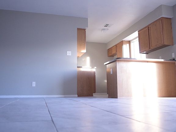 4th image of 651 W Reena St