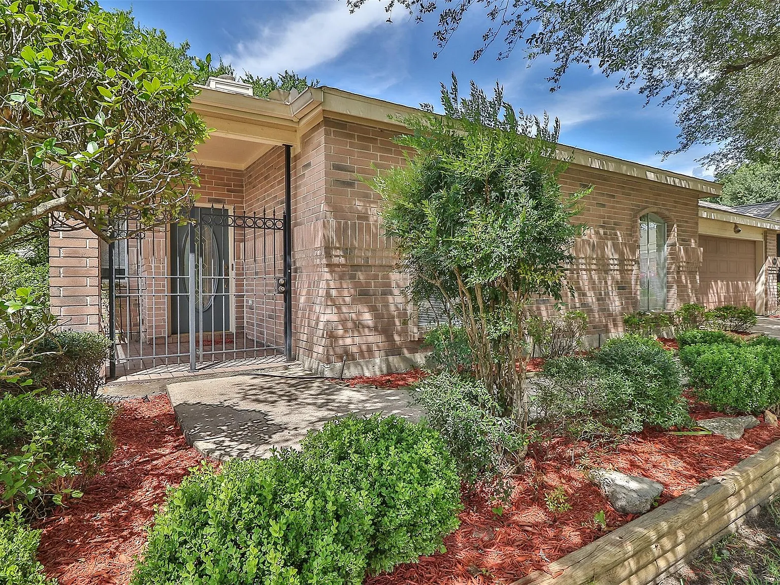 3 bed, 2.0 bath, 1394 sqft, $1,850 — Photo 4
