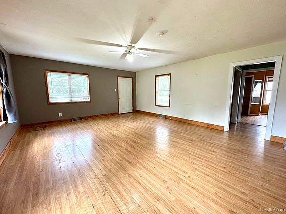 3rd image of 52 Midway Dr