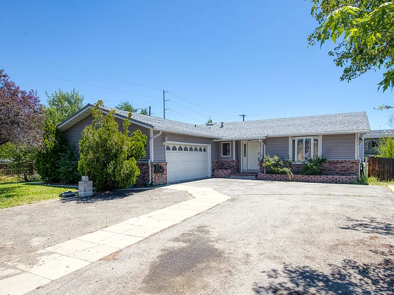 1985 Ponderosa Dr — Photo 1
