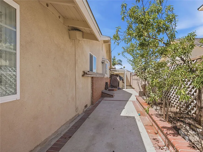 11642 Daniel Ave — Photo 12