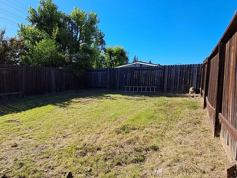 502 Hyacinth Ct #B — Photo 27