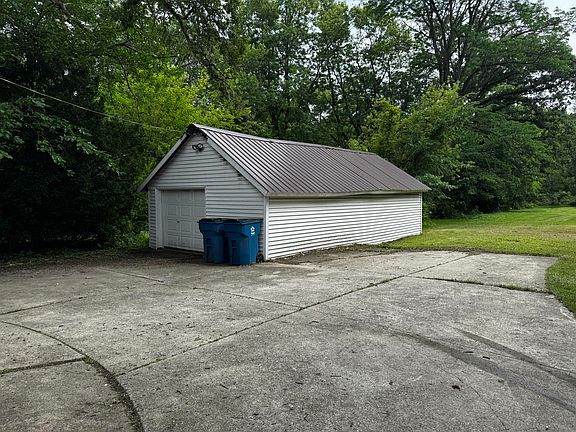 3rd image of 1041 E Highway 330