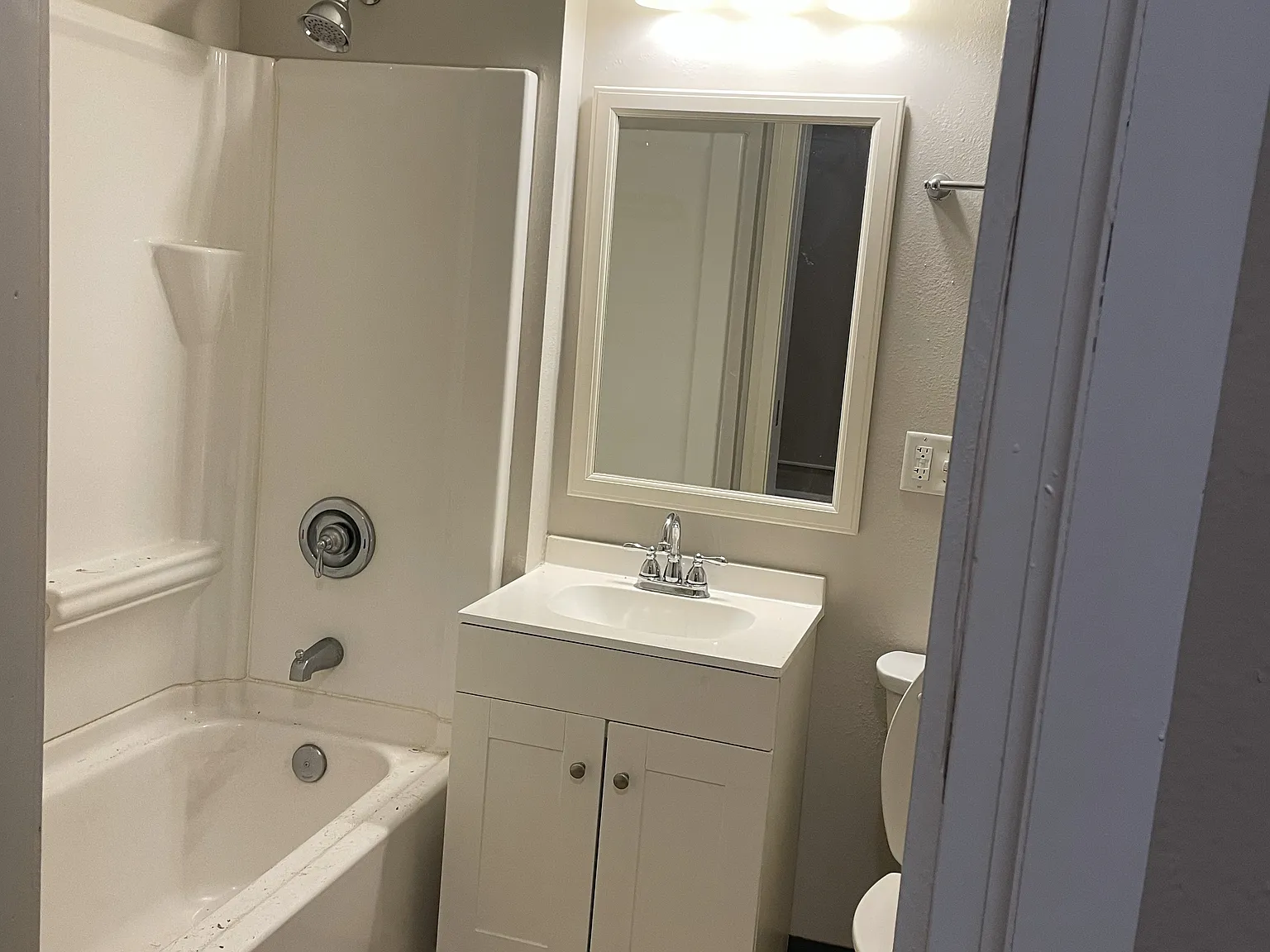 2 bed, $1,000 — Photo 3