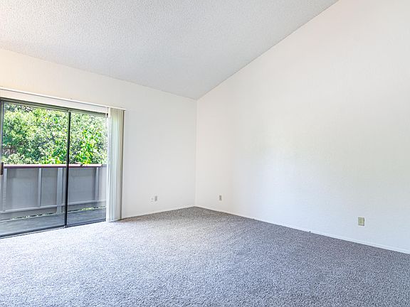 3rd image of 3101 Garden Cir APT 8
