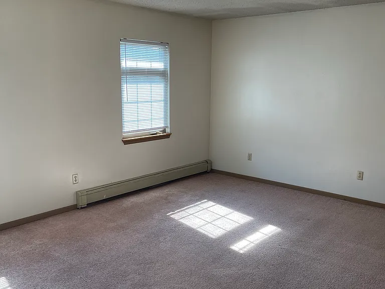 522 E Burlington St #10 — Photo 8