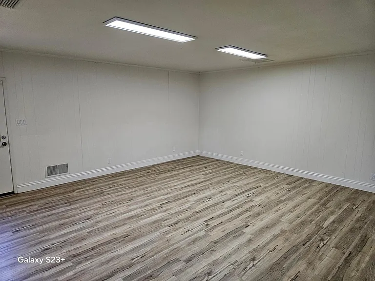 531 E Laguna Dr — Photo 17