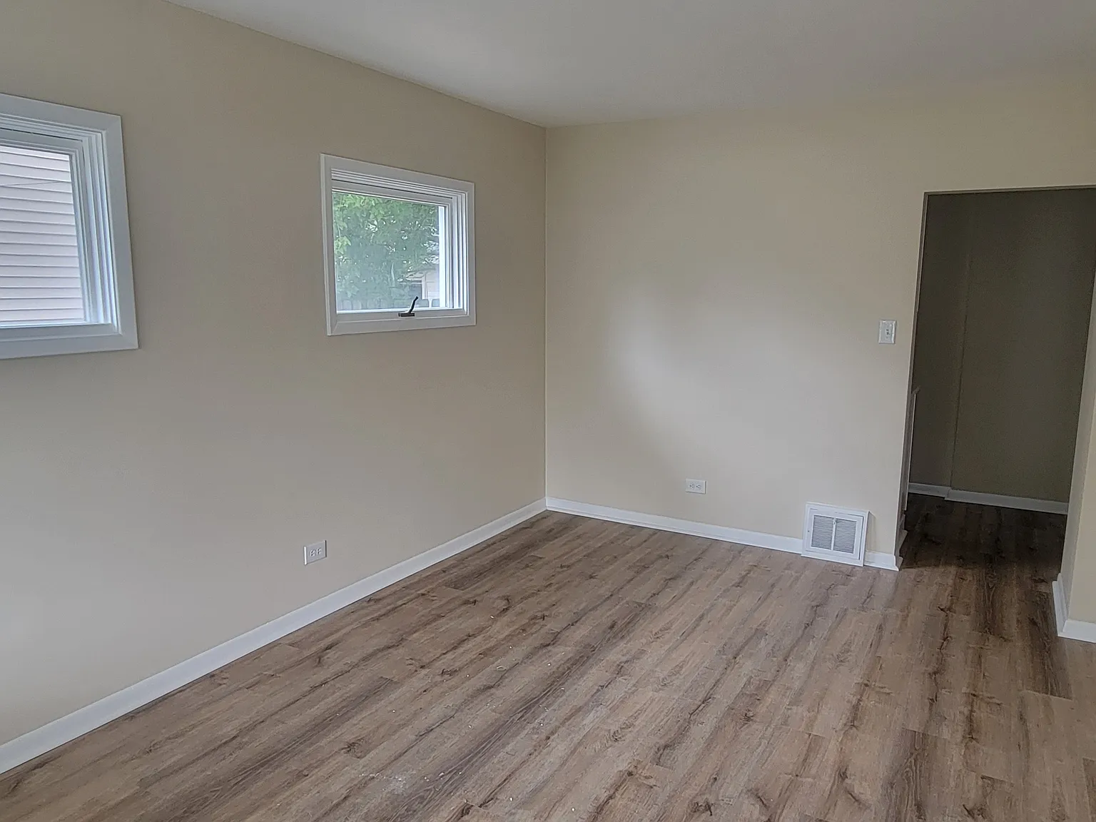 2 bed, 836 sqft, $1,600 — Photo 3