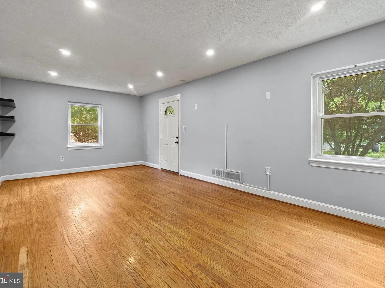 3 bed, 2.0 bath, 1950 sqft, $3,400 — Photo 4