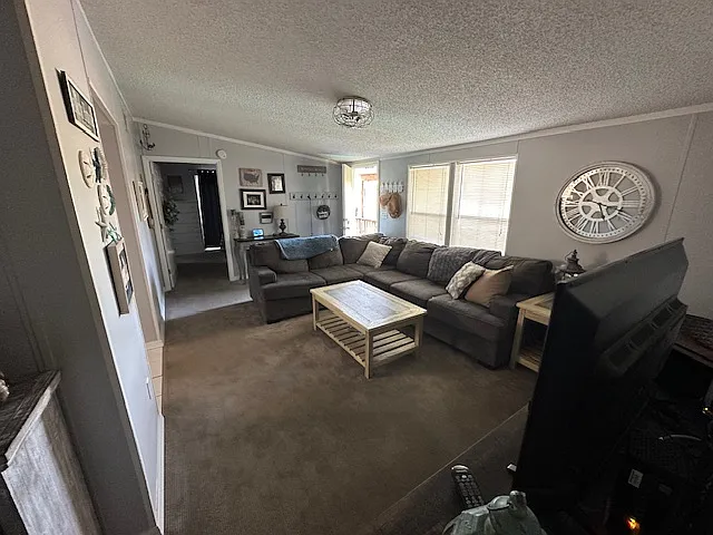 3 bed, 960 sqft, $2,000 — Photo 3