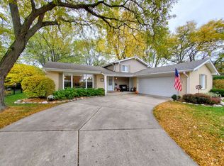 857 N Crestview Dr, Palatine, IL 60067