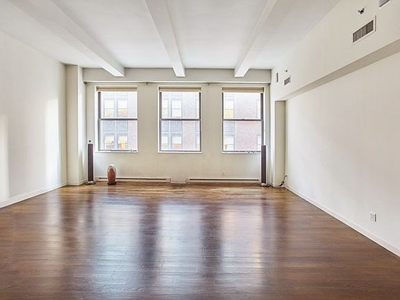 2nd image of 11 E 36th St