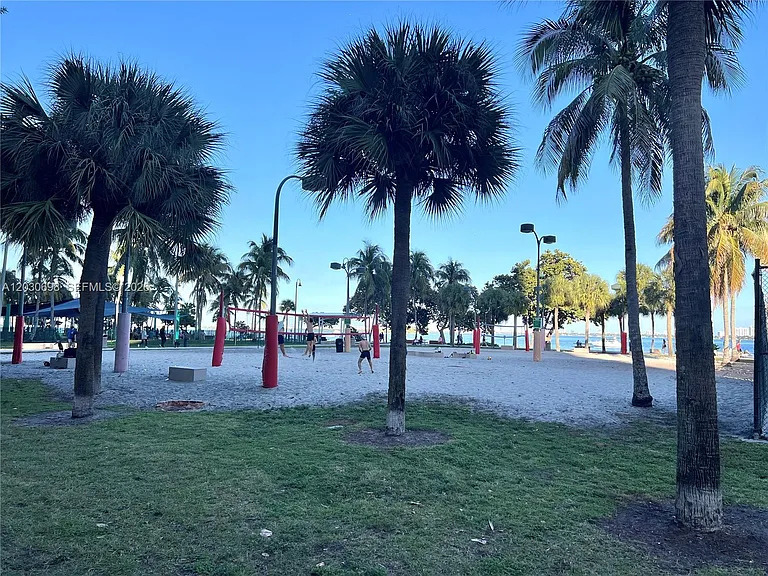 1717 N Bayshore Dr #A-1450 — Photo 43