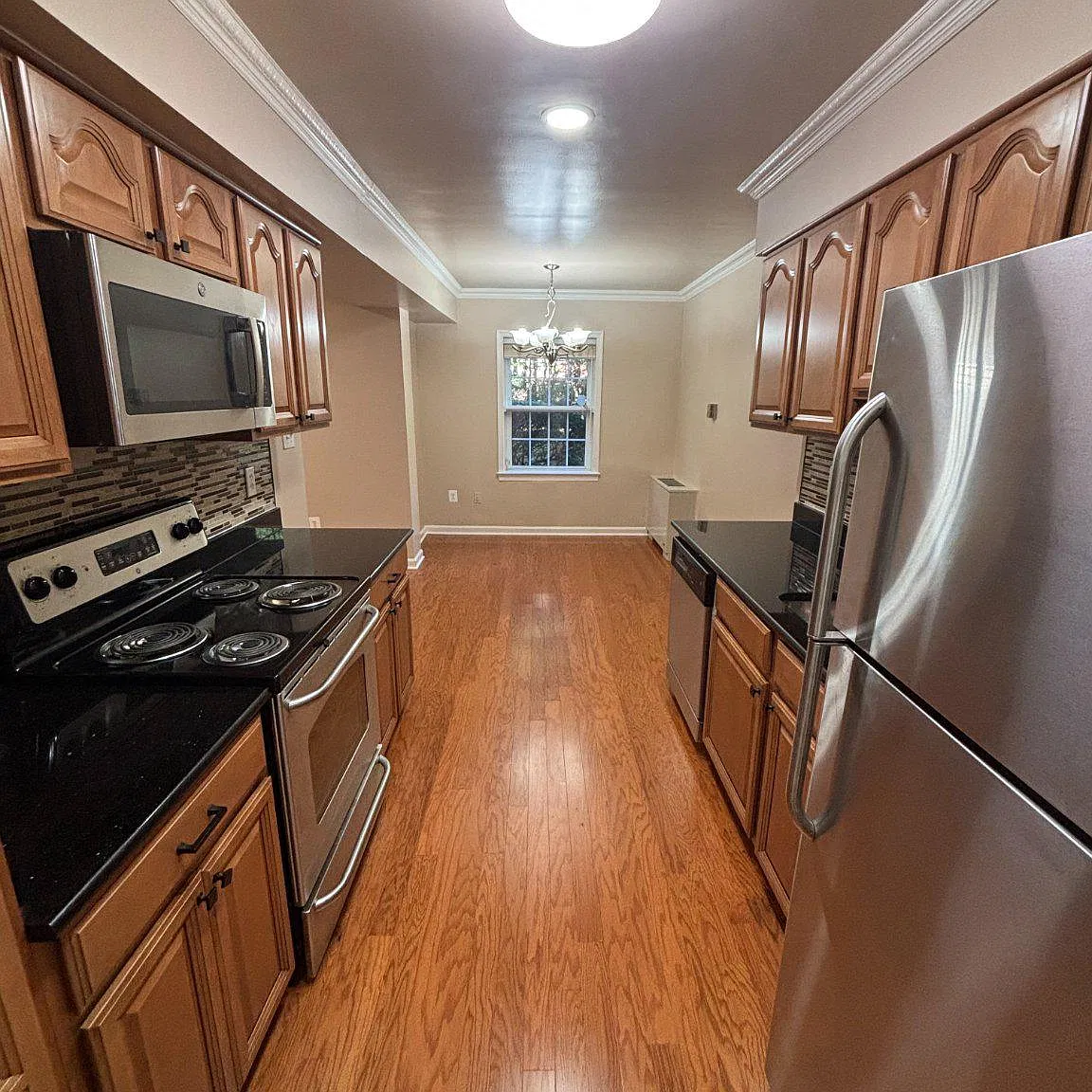 2 bed, 1.0 bath, 989 sqft, $2,500 — Photo 2