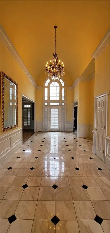 6 bed, 7.0 bath, 7480 sqft, $8,500 — Photo 4