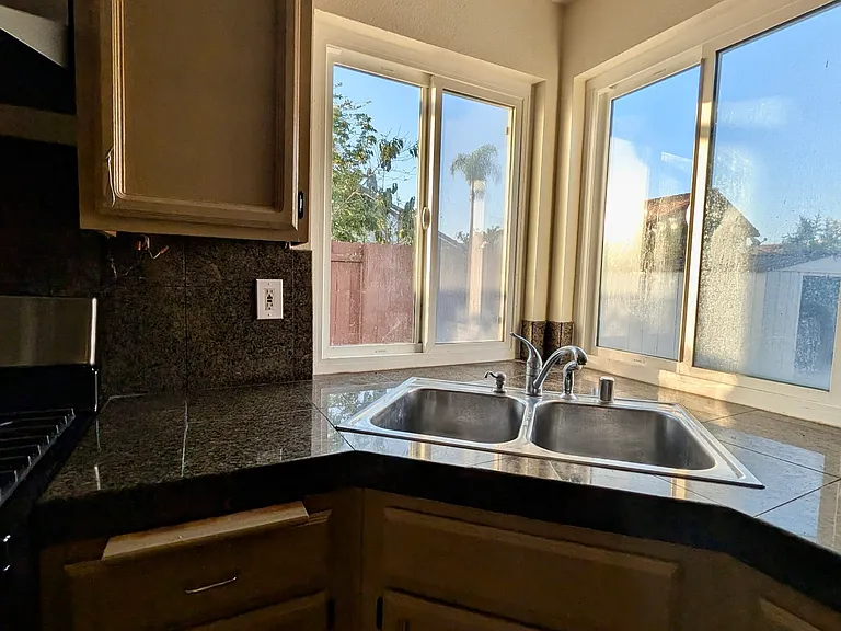 11875 Landbreeze Way — Photo 12