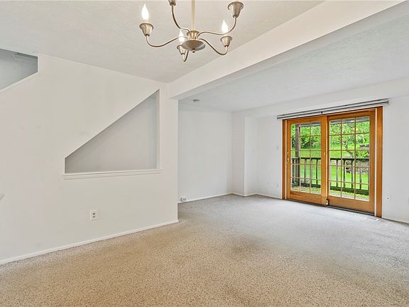 4th image of 4083 Hill St