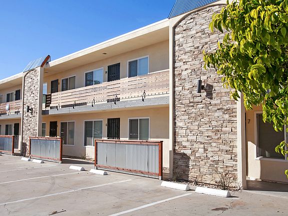 4th image of 4405 Menlo Ave #5