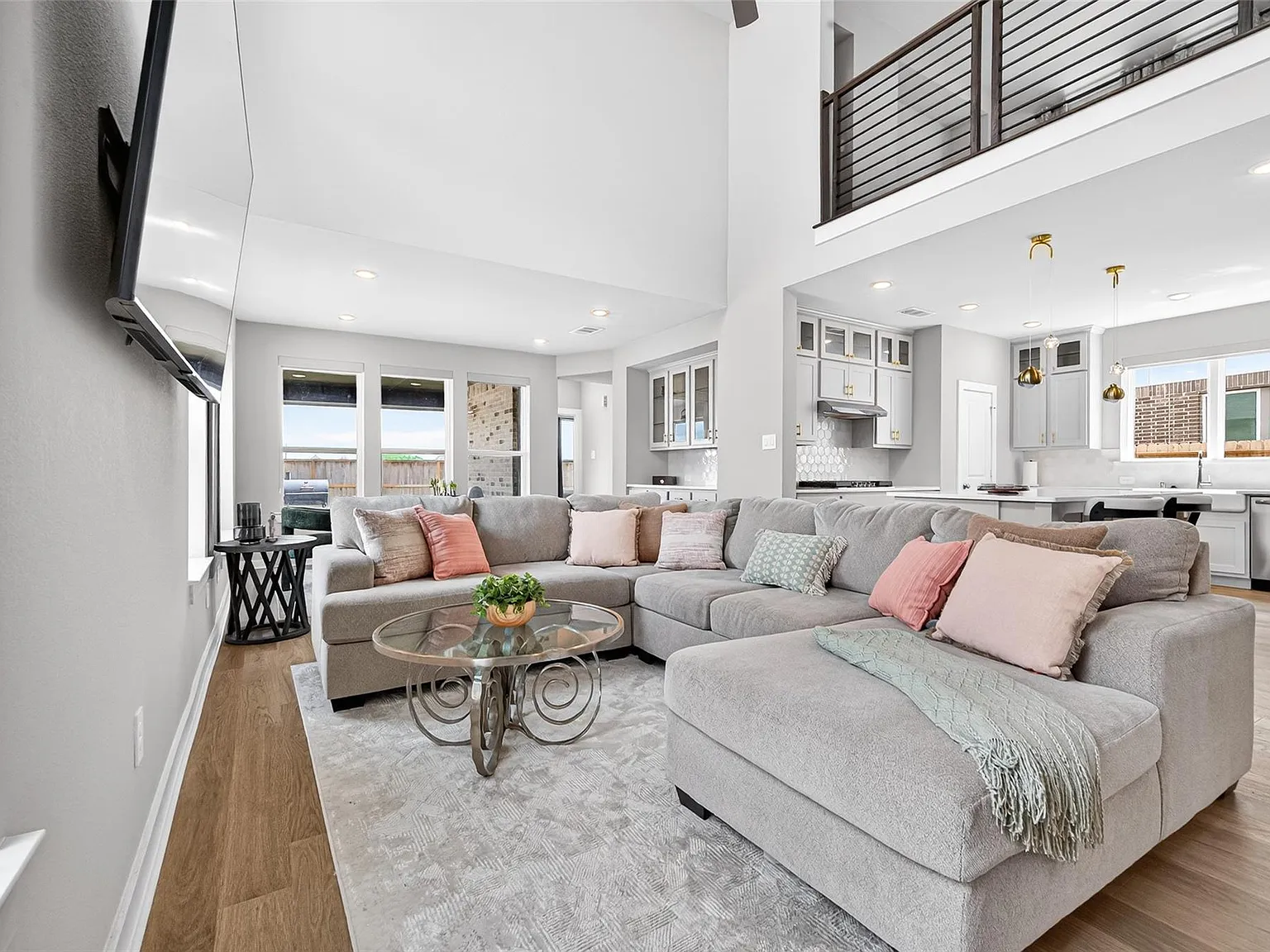 4 bed, 5.0 bath, 2600 sqft, $3,600 — Photo 4