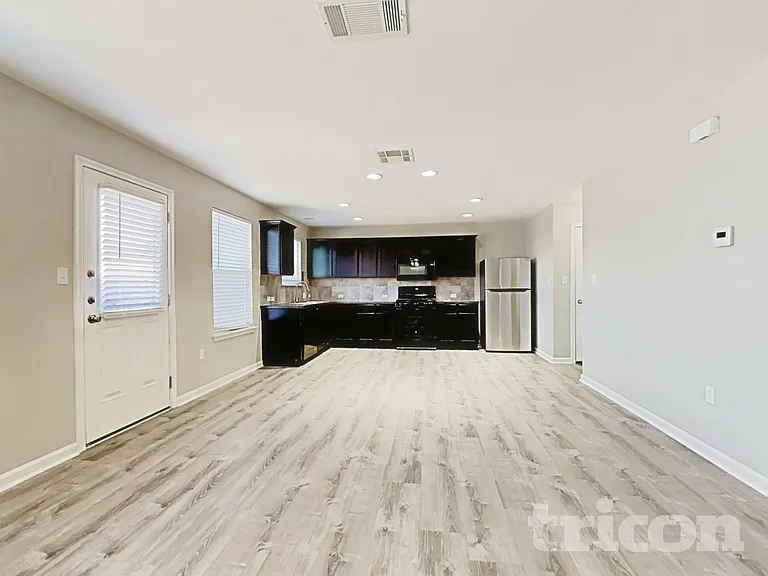 15102 Verela Dr — Photo 3