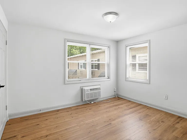 Moorestown Oaks — Photo 20