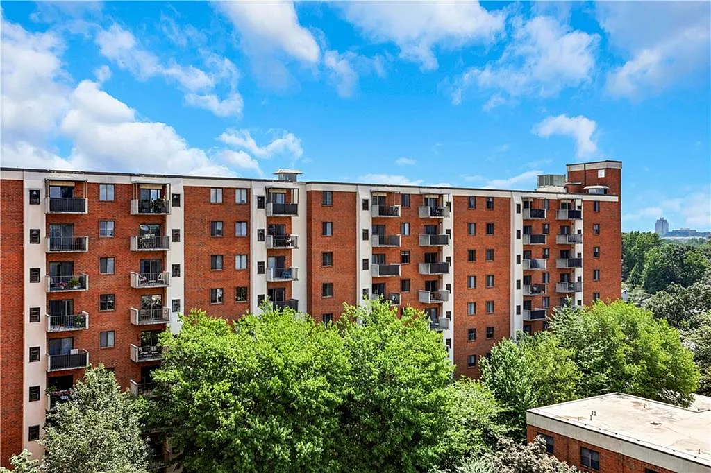 1 bed, 1.0 bath, 760 sqft, $2,148 — Photo 2