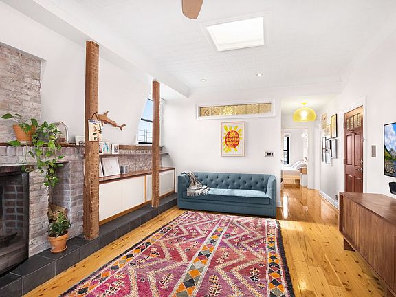 2nd image of 590 Henry St APT 4