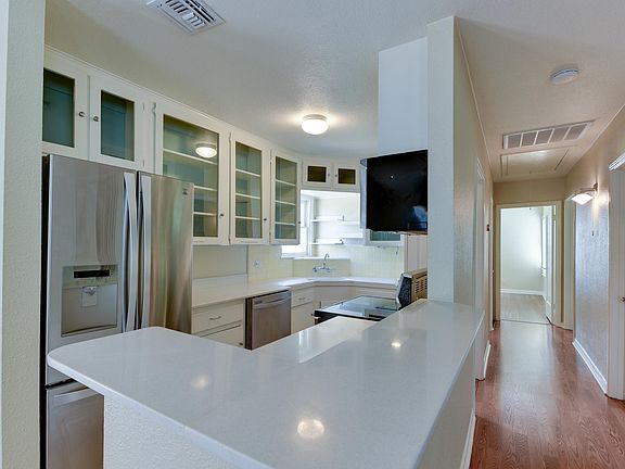 5th image of 427 N Meadowlane Dr