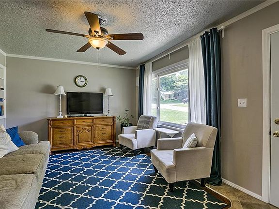 3rd image of 605 W 90th St