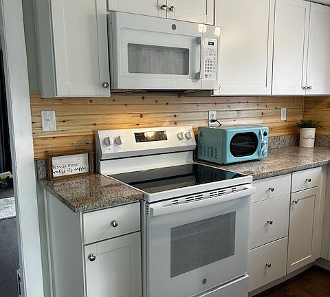 Fully remodeled kitchen with all new appliances!