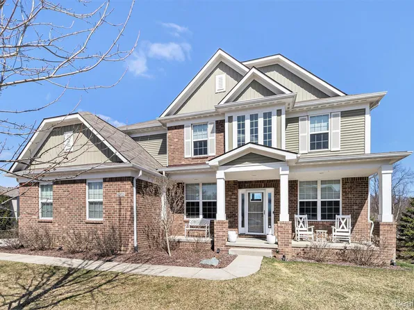 6202 Ardmore Ln, Clarkston, MI 48348