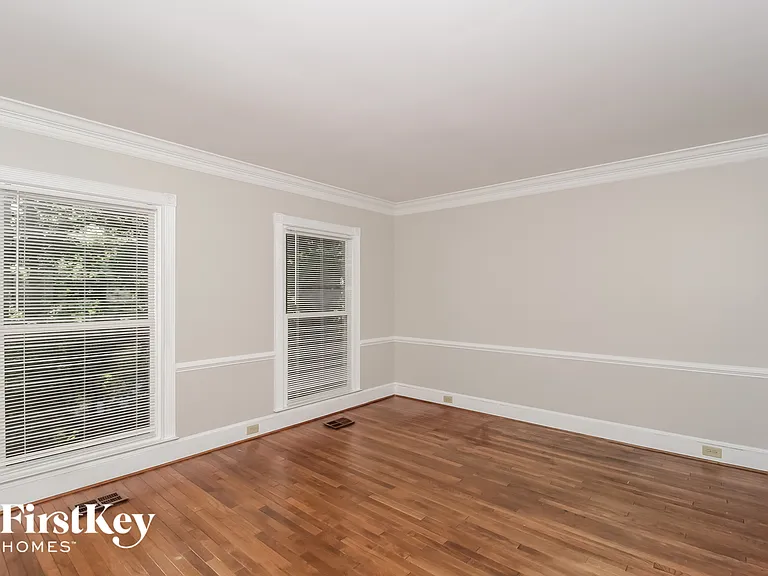 4927 Castlewood Dr SW — Photo 12