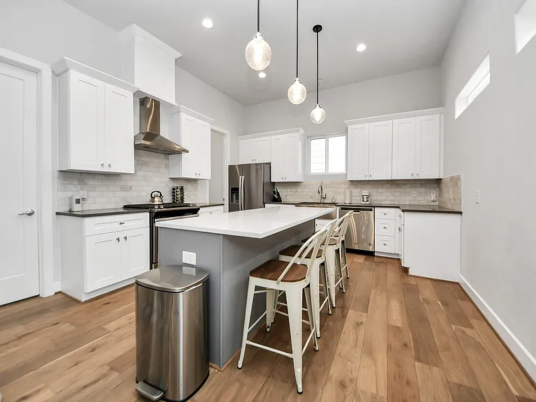 1223 W 16th St #B — Photo 17