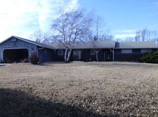 389 Willow Ln, Herington, KS 67449