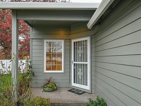 3rd image of 16904 SE 30th Cir