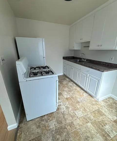 1437 Ward St #C — Photo 7
