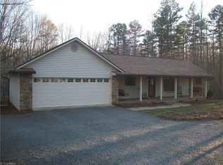 990 Canaan Church Rd, Denton, NC 27239