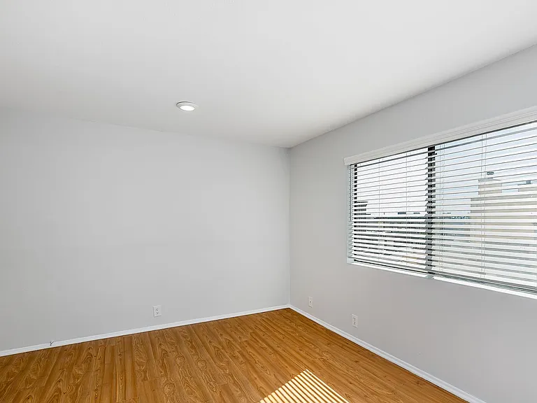 132 Clark Dr — Photo 37