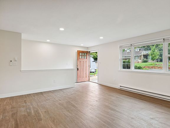 5th image of 1421 Spruce Ave #1421