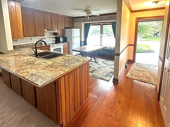 4th image of 867 Arrowhead Dr