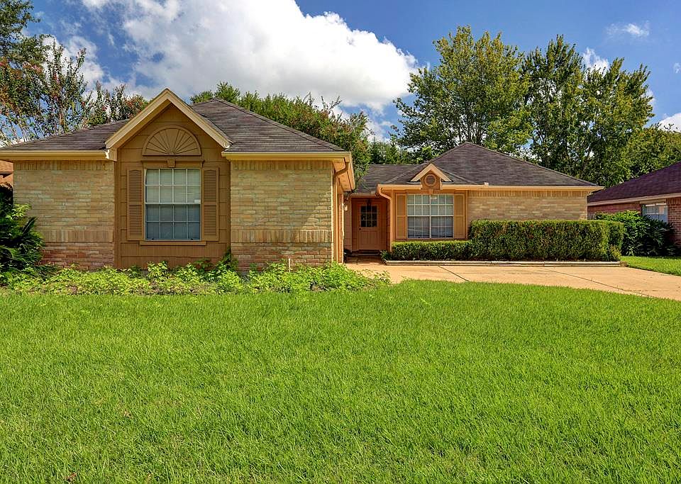 1st image of 2410 Horseshoe Ln
